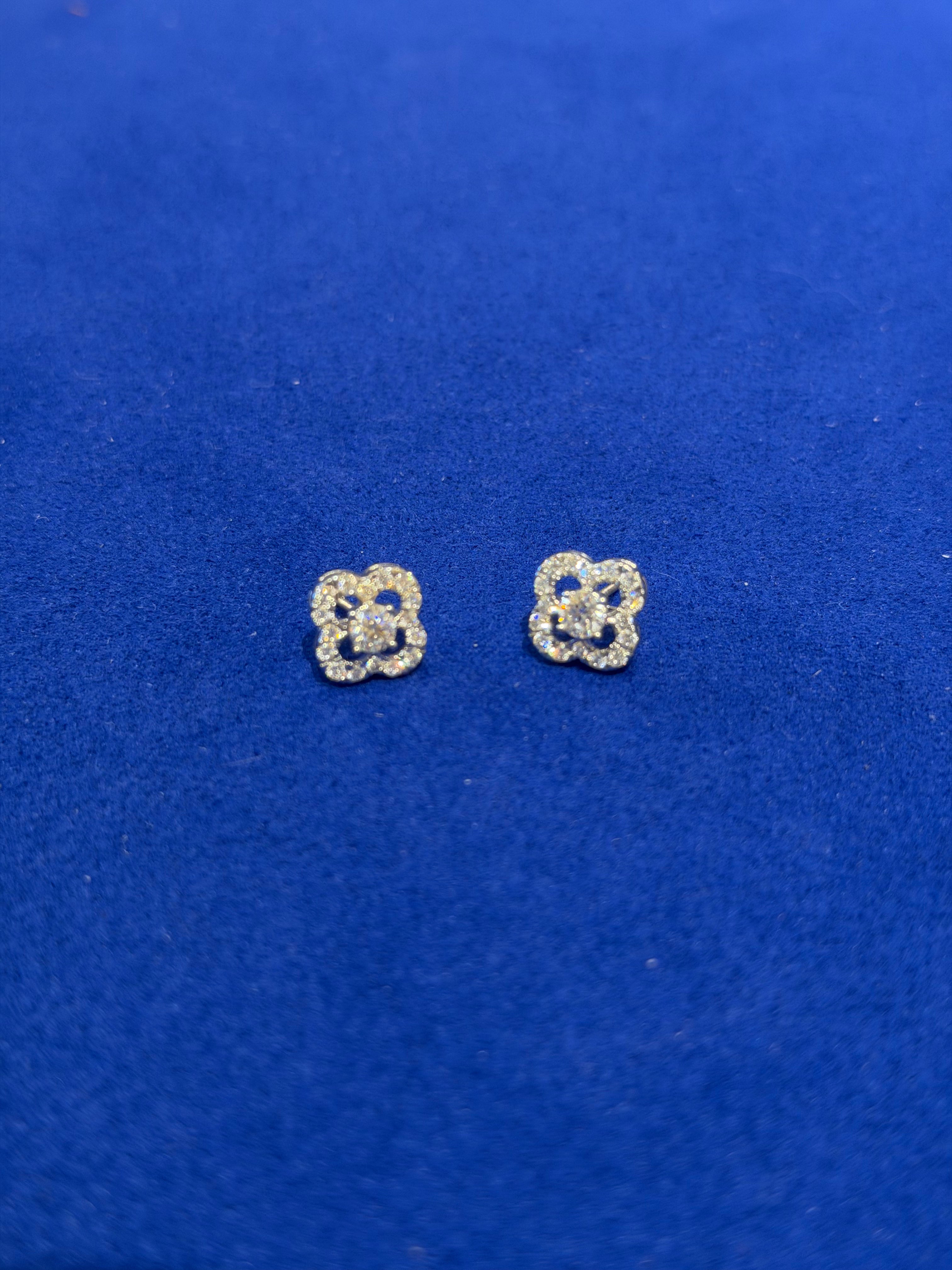 Round Flower 1 Carat White Gold Earrings