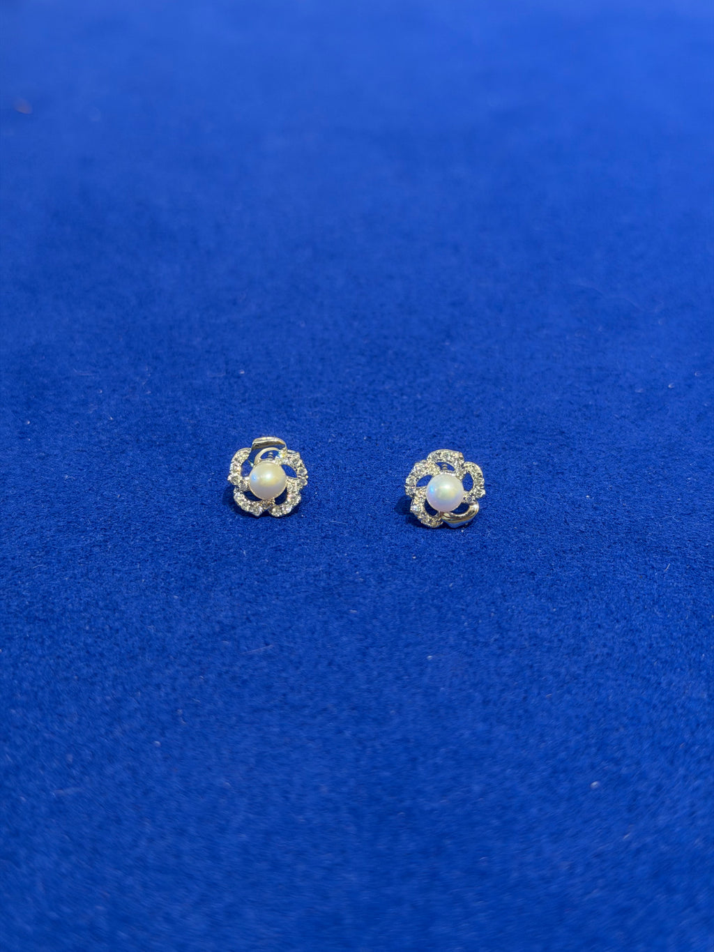 White Gold Pearl & Pedal Earrings
