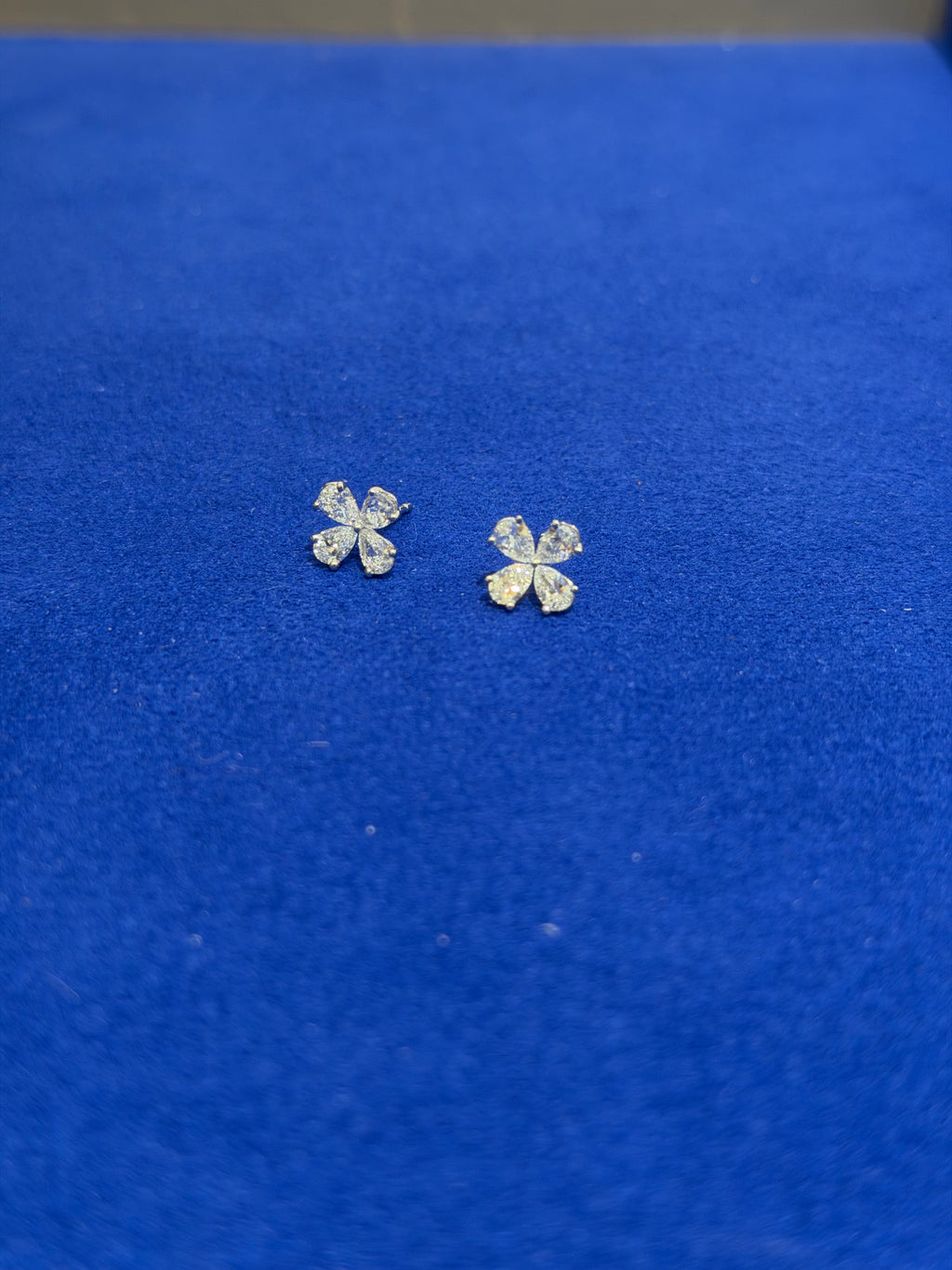 Tear Drop Pedals White Gold Studs