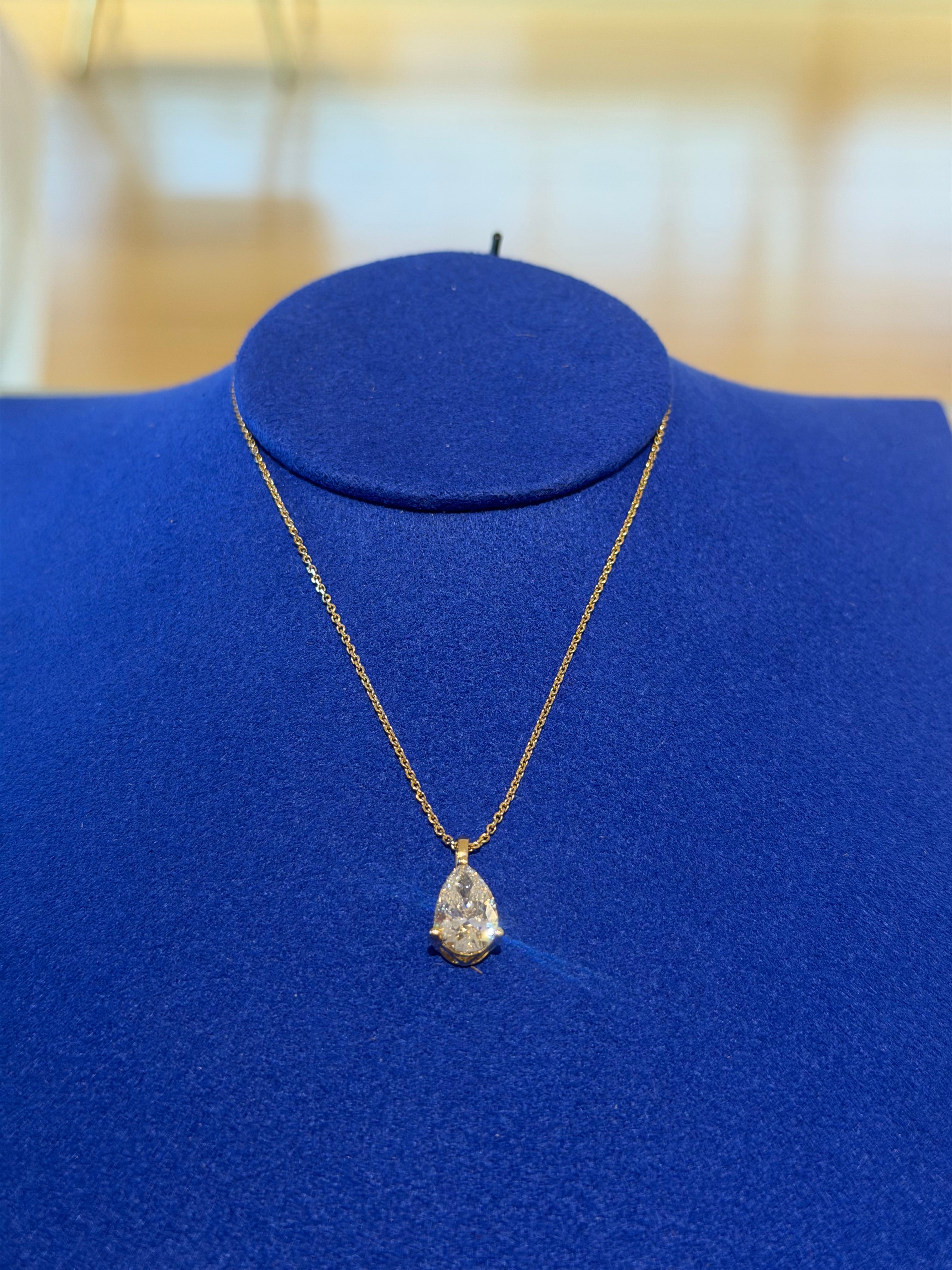 Tear 2 Carat Yellow Gold Necklace